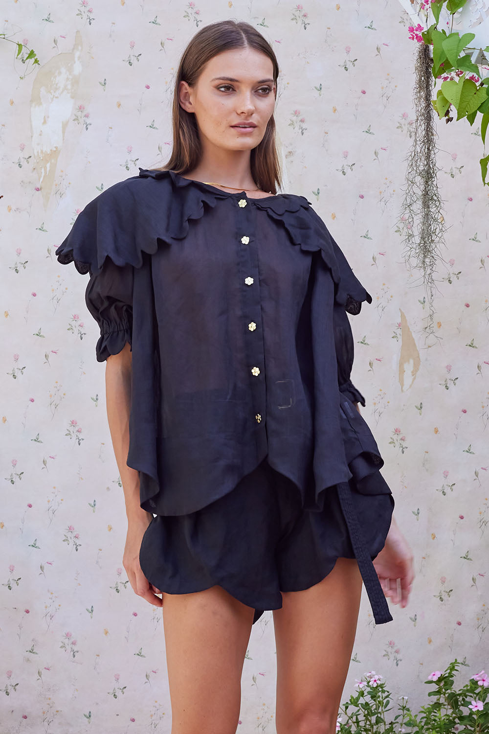 OLIVE SCALLOP TOP NOIR