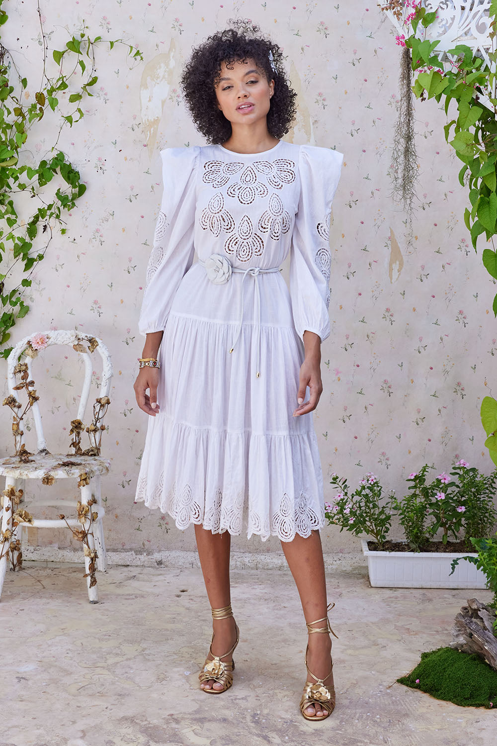 VERO EMBROIDERY MIDI DRESS WHITE